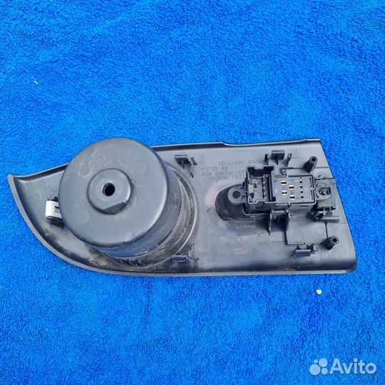 Кнопка стеклоподъемника Nissan Pathfinder R52
