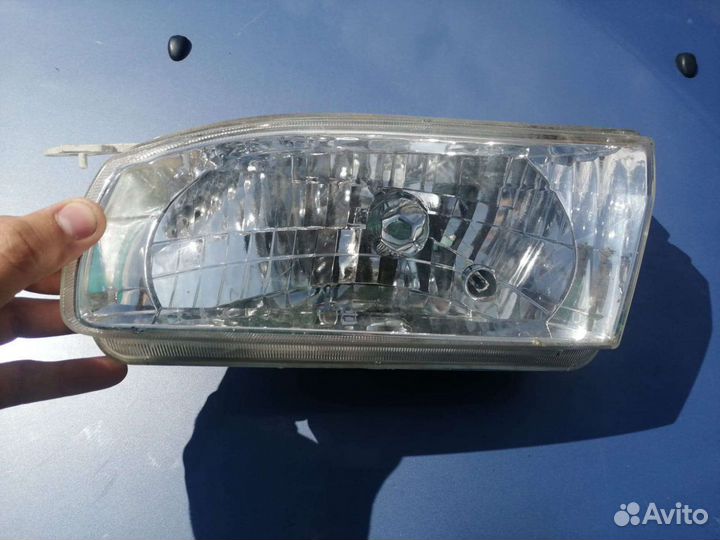 Продам фару на Тойоту Короллу 110 кузов
