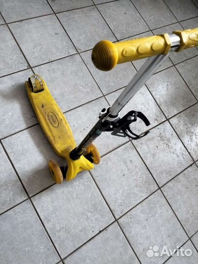 Самокат трехколесный