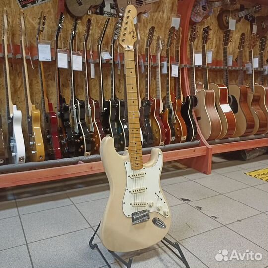 Электрогитара Fender Stratocaster Standard SSS Vin
