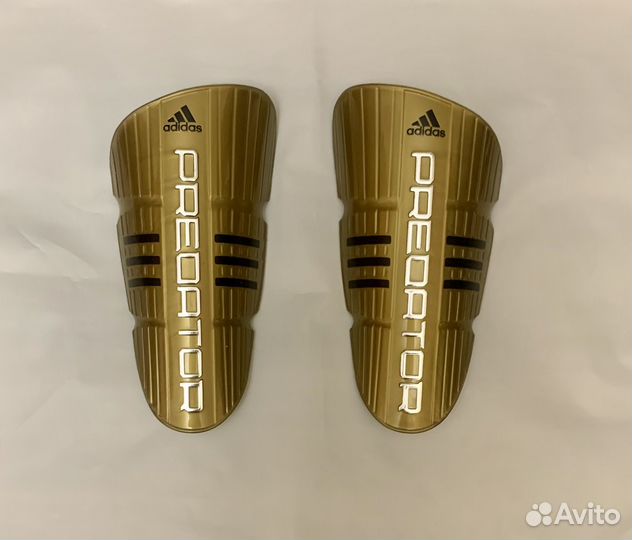 Детские футбольные щитки Adidas Predator