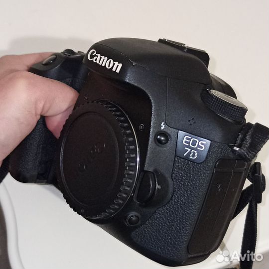 Зеркальный фотоаппарат canon 7D