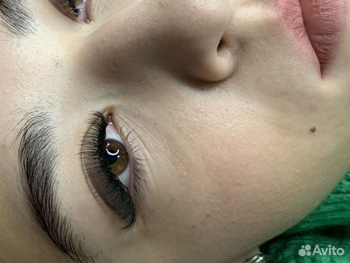 Модель на наращивание ресниц