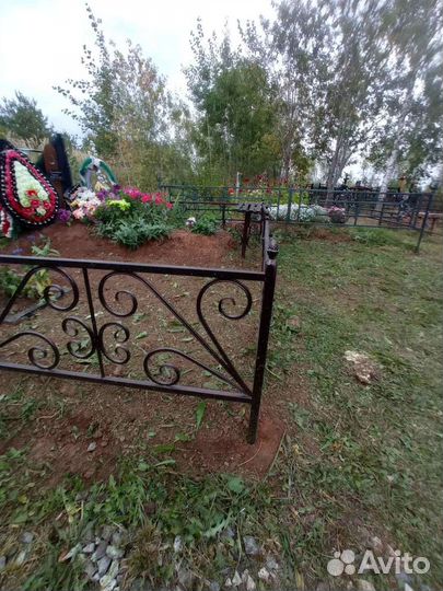 Оградки на кладбище