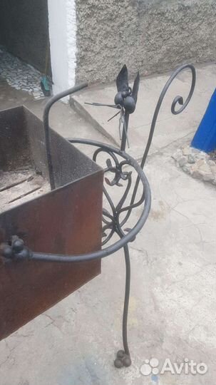 Кованый мангал, дровишница, столешница