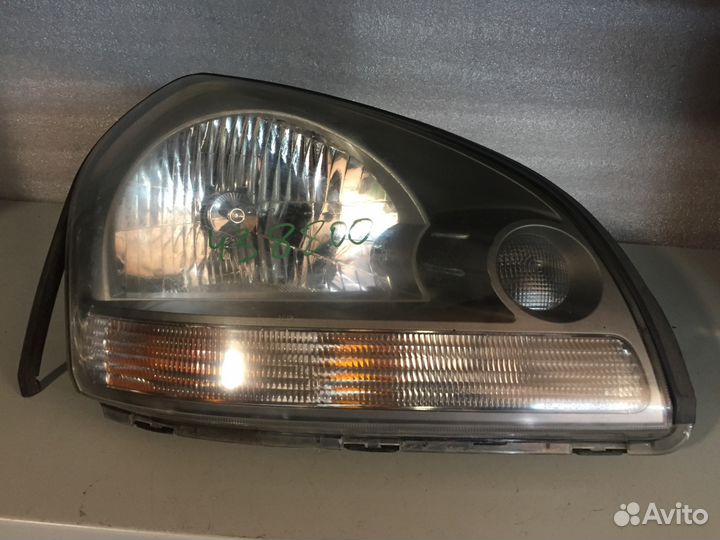 Фара правая битая Hyundai Tucson 2008