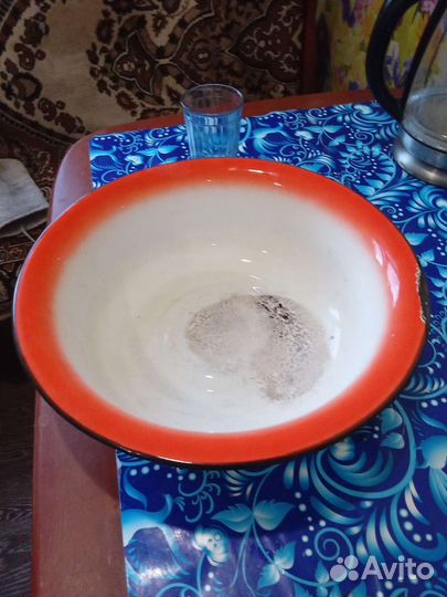 Алюминиевый и эмалированый таз