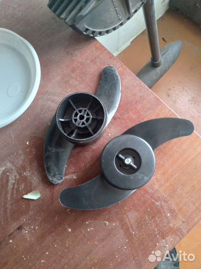 Лодочный электромотор Миннкота 30 и запасные винты