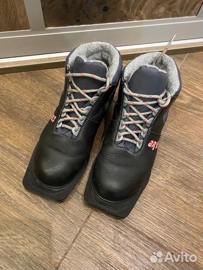 Лыжные ботинки р.37 (24см)