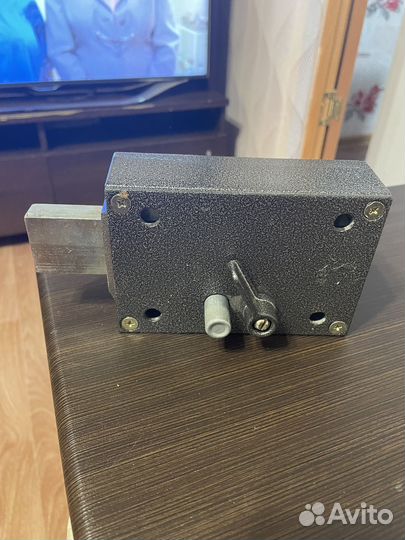 Замок дверной