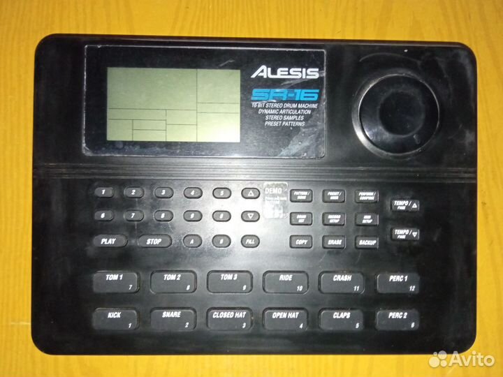 Драм-машина Alesis SR-16