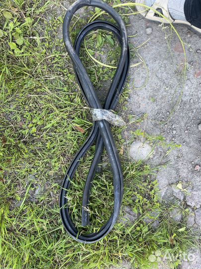 Уплотнитель двери задн правой тойота венза