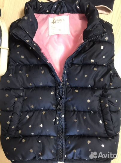 Жилетка 80 см и шапочка, ботинки 20 разм в подарок