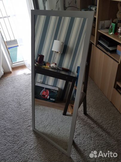 Новое зеркало в белой раме 140х60