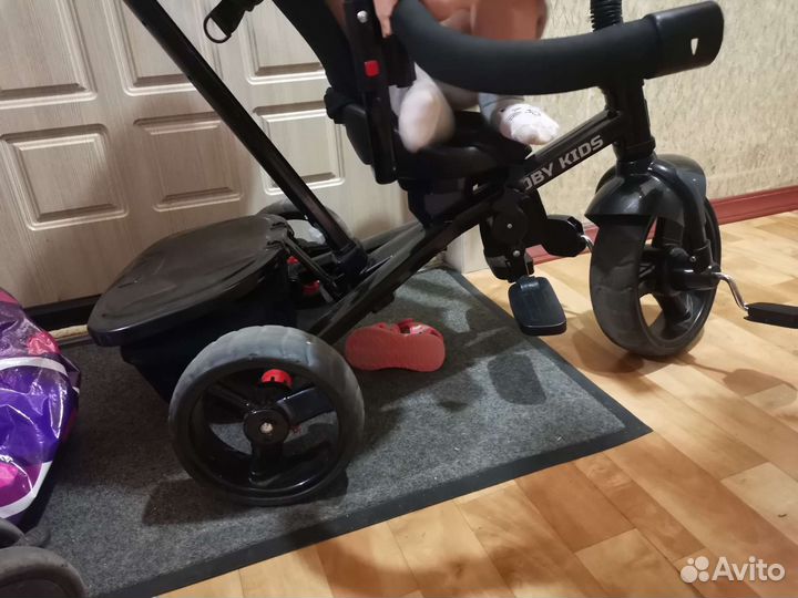 Трехколесный велосипед с ручкой