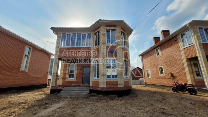 Коттедж 157,9 м² на участке 4,5 сот.