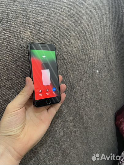 iPhone 8, 64 ГБ