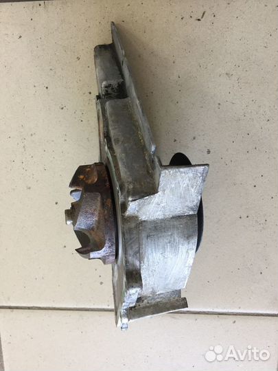 Помпа насос водяной audi A8 D3 quattro