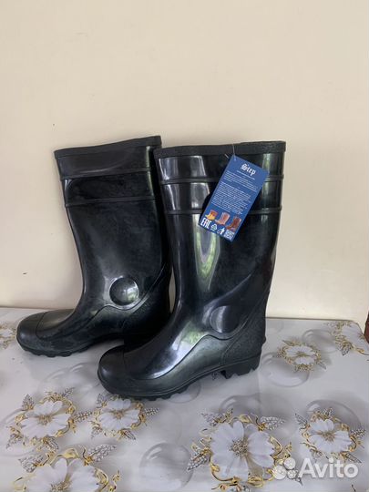 Спецодежда,сапоги,плащ сигнальный,жилетка