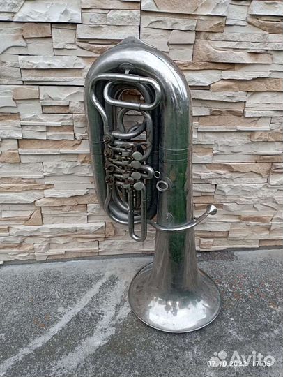 Туба в хорошем состоянии