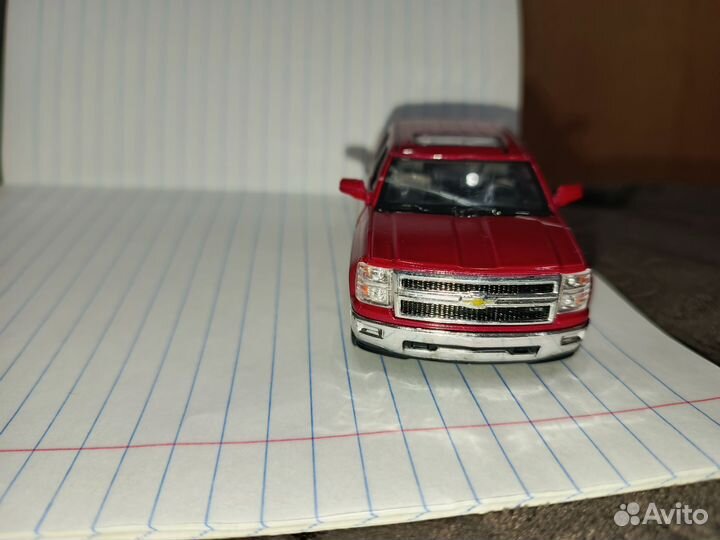 Модель автомобиля металл