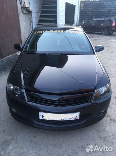 Решетка радиатора Опель астра h gtc