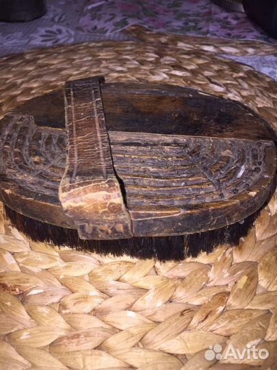 Щетка-скрибница для ухода за лошадью