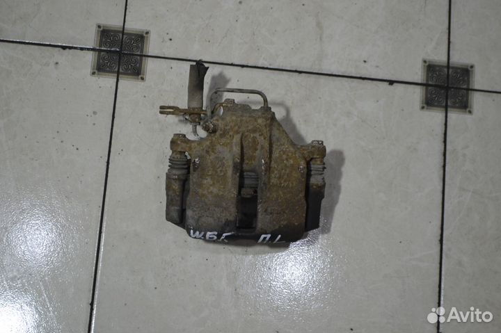 Тормозной суппорт передний левый Volkswagen Passat