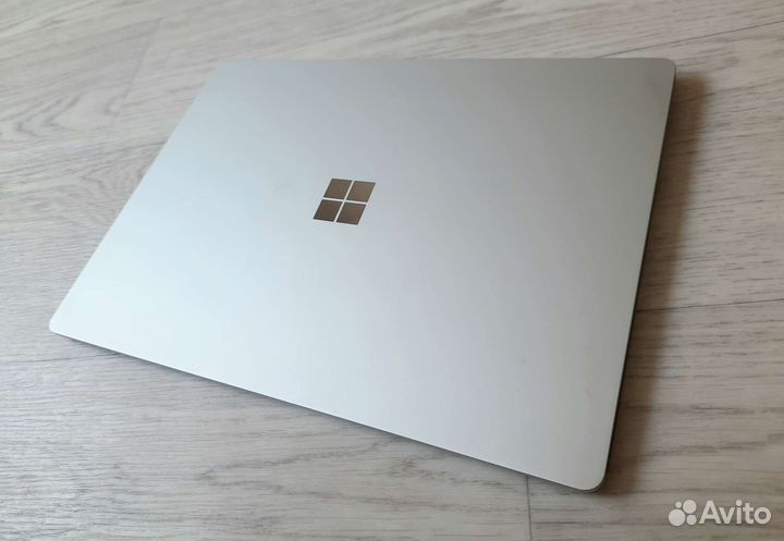 Microsoft surface laptop 2K i5-8350 8/256 Nvme