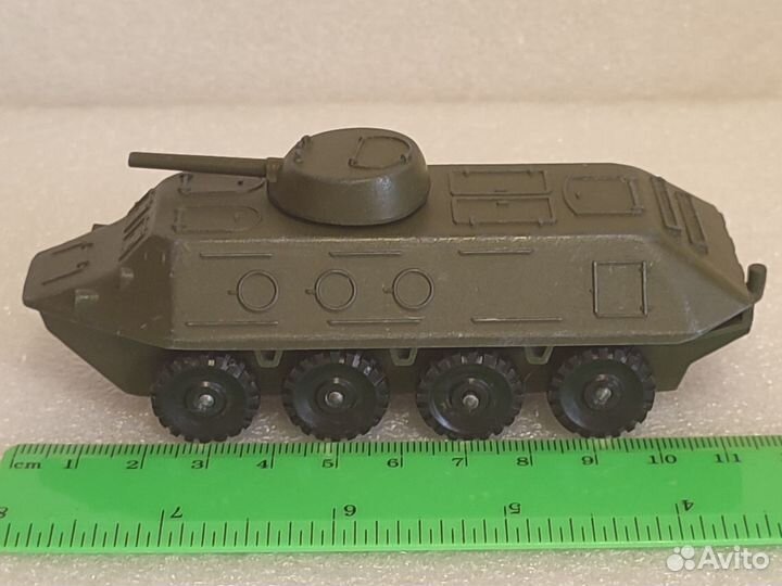 Детская игрушка. Бронетранспортёр. бтр