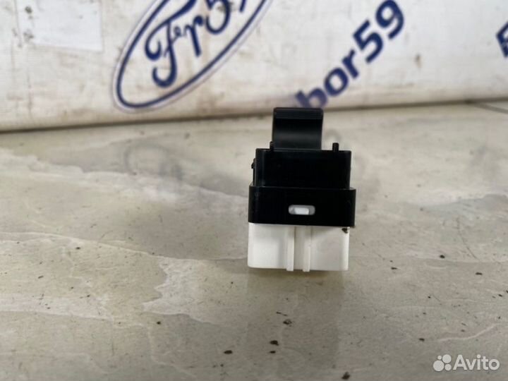 Кнопка стеклоподъемника задняя левая Mazda Mazda3