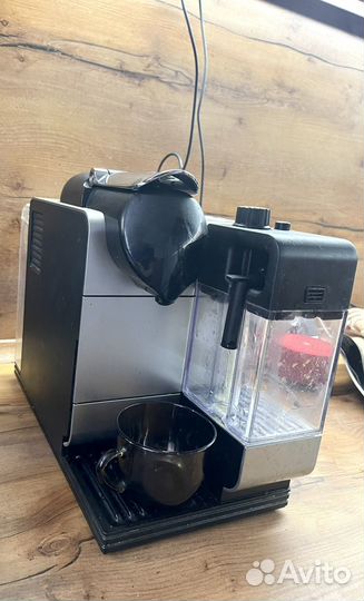 Кофемашина delonghi Nespresso с каппучинатором