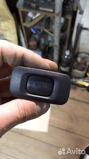 Кнопка окрывания багажника jzs151