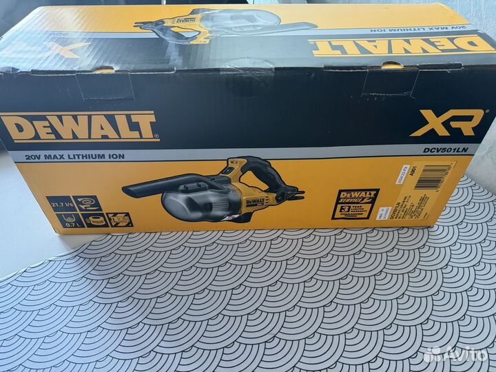 Аккумуляторный пылесос DeWalt DCV501