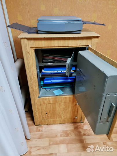 Сейф металлический