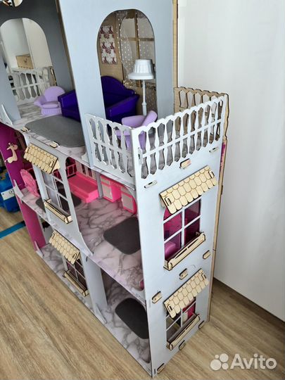 Большой кукольный домик деревянный