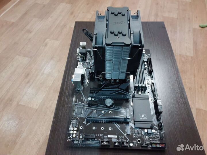 Материнская плата с процессором 10700f и кулером