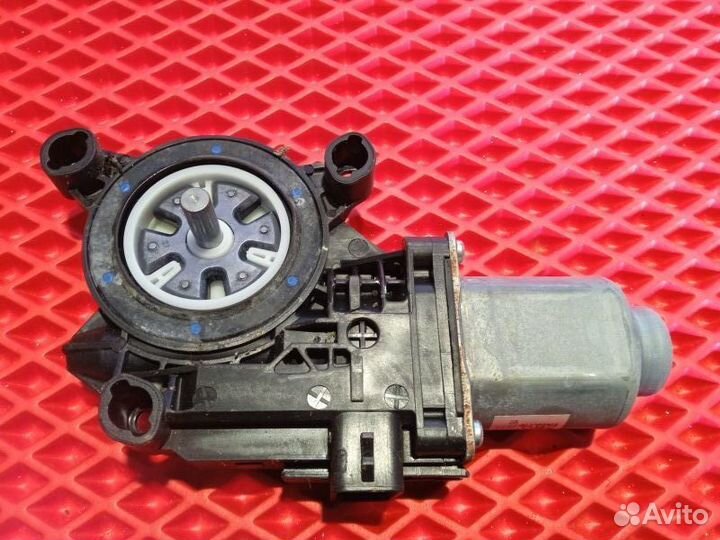 Мотор стеклоподъемника Volkswagen Polo Sedan