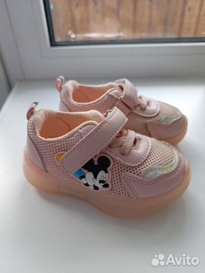 Кроссовки для девочки