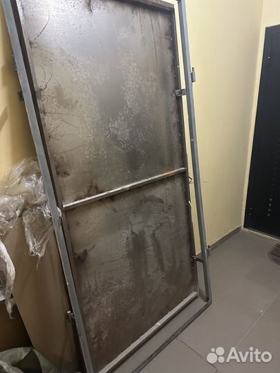 Металлическая дверь бу