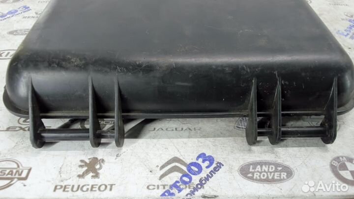 Крышка блока предохранителей Volkswagen Passat B5