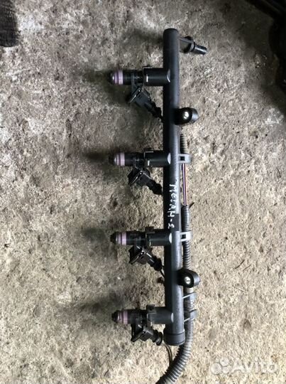 Топливная Рампа с форсунками Renault Megan 2