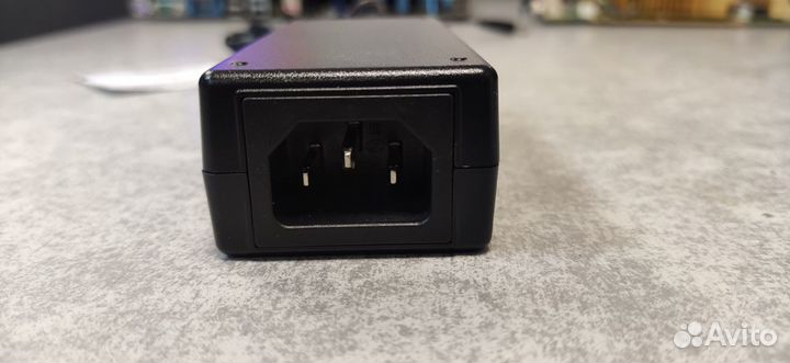 Блок питания для ноутбука/монитора 19V 1,58A