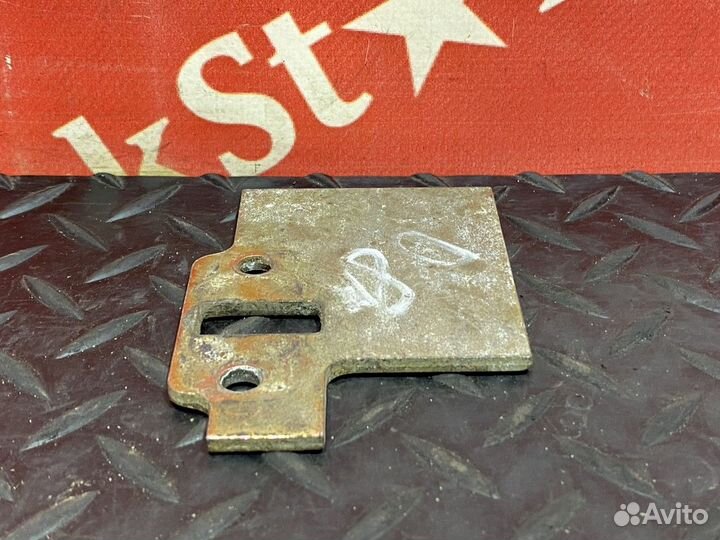 Кронштейн ограничителя двери Daf XF105