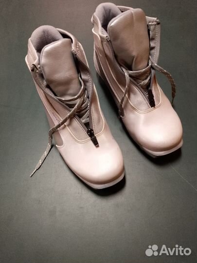 Ботинки лыжные. Размер 40