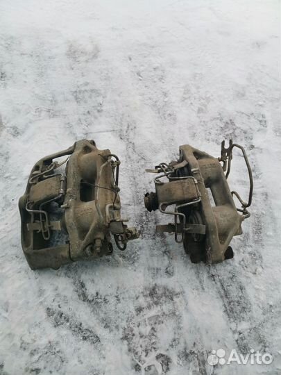 Комплект передних суппортов на Ауди а6 offroad