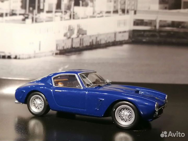 Модель автомобиля Ferrari 1/43