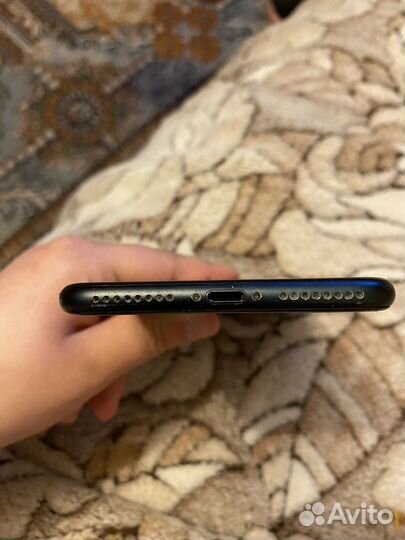 Телефон iPhone 7Plus