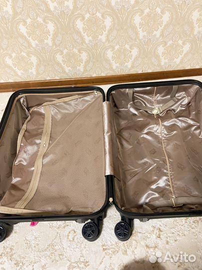 Чемодан на колесах большой