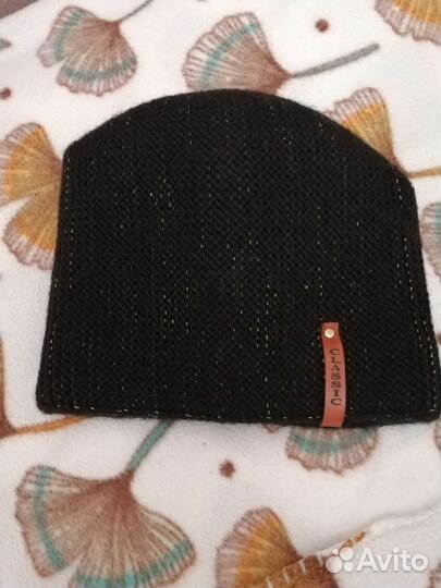 Женская шапка